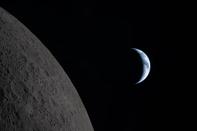 Jorden bak kanten av Månen. NASA HUNCH går videre fra ISS til Artemis. Foto: NASA